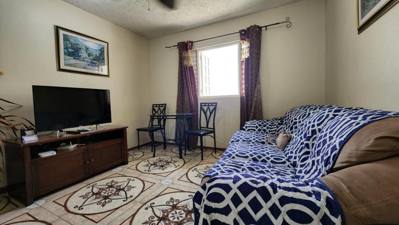 Oaklands Oasis Apartment Kingston Bagian luar foto