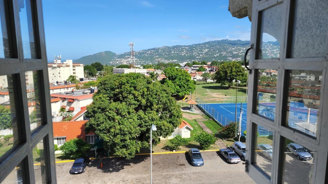Oaklands Oasis Apartment Kingston Bagian luar foto