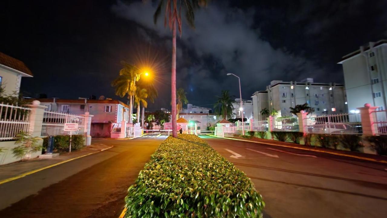 Oaklands Oasis Apartment Kingston Bagian luar foto
