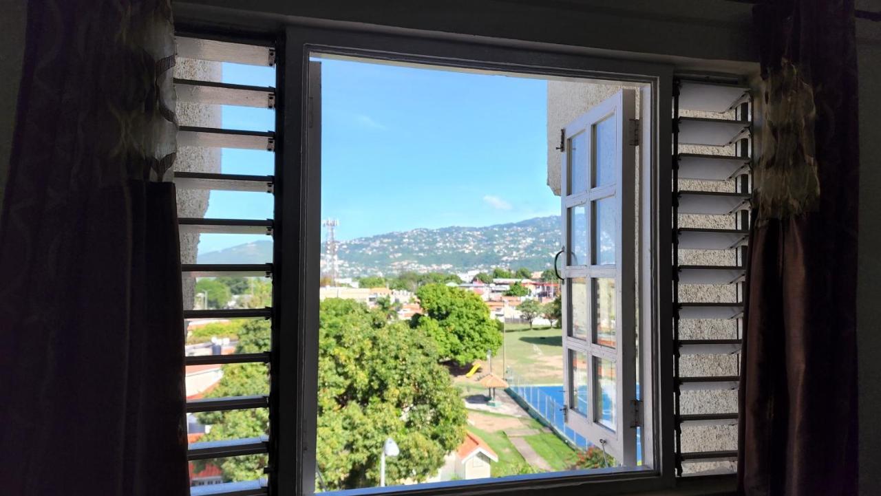 Oaklands Oasis Apartment Kingston Bagian luar foto