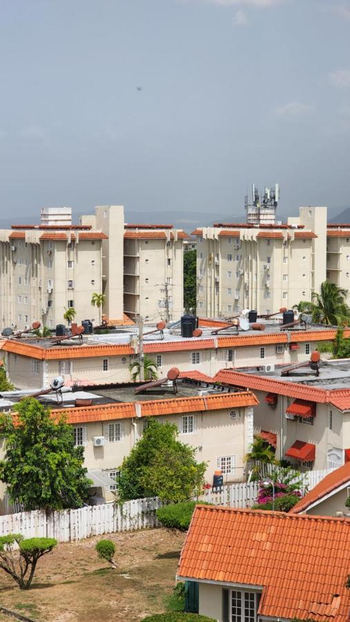 Oaklands Oasis Apartment Kingston Bagian luar foto