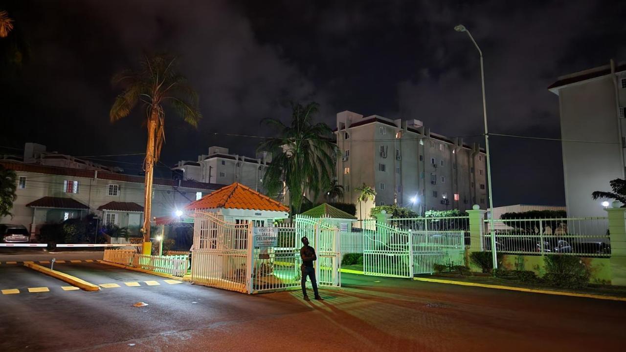 Oaklands Oasis Apartment Kingston Bagian luar foto