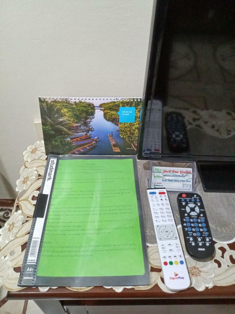 Oaklands Oasis Apartment Kingston Bagian luar foto