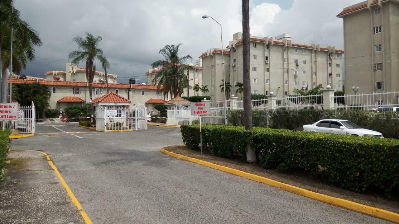 Oaklands Oasis Apartment Kingston Bagian luar foto